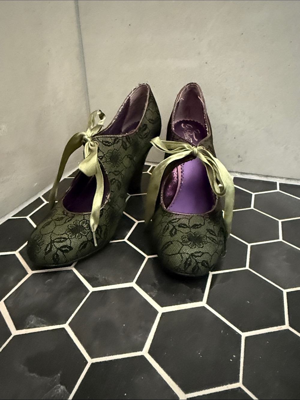 Poetic Licence Sweet Ending Green Lace Ribbon Heels Size 38 ½ EU / 8 US - Picture 1 of 11